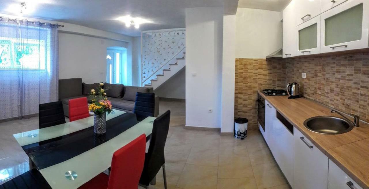Holiday Apartments Maslina Paho Babino Polje Exterior photo